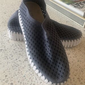 Ilse Jacobsen platform Tulip. 38